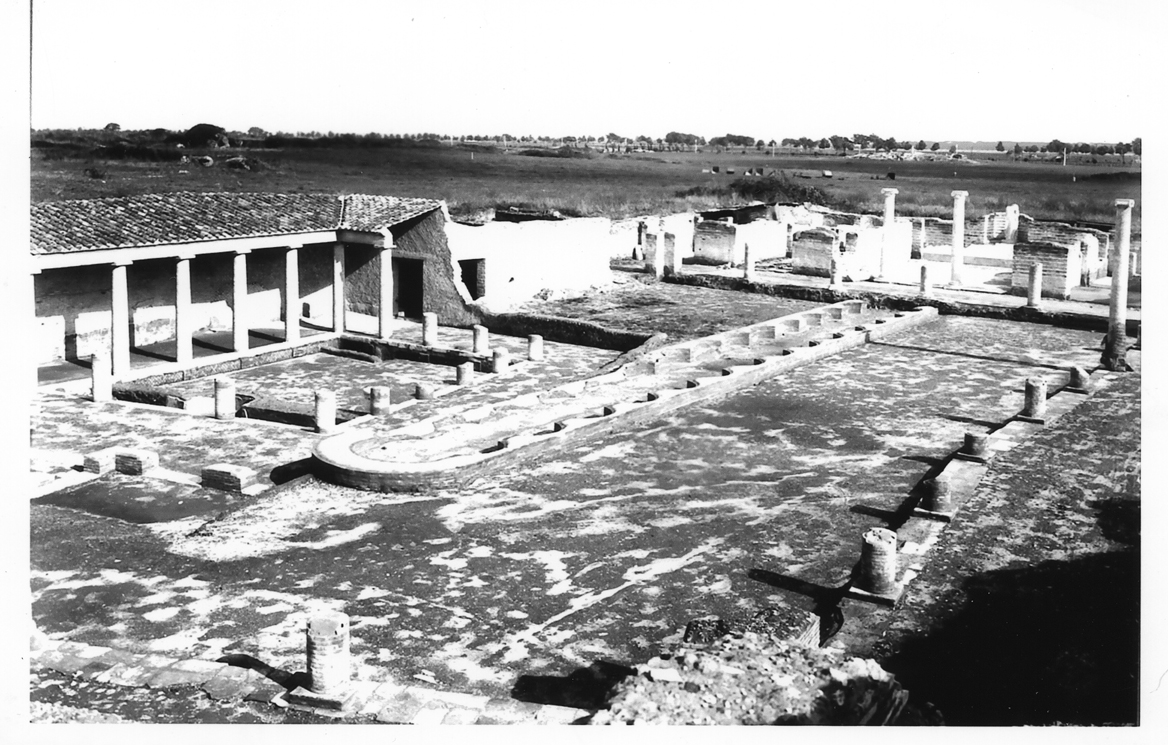 Photo of the courtyard of the Schola of Trajan and part of the House with Peristyle, reconstructed after 1938 excavations
