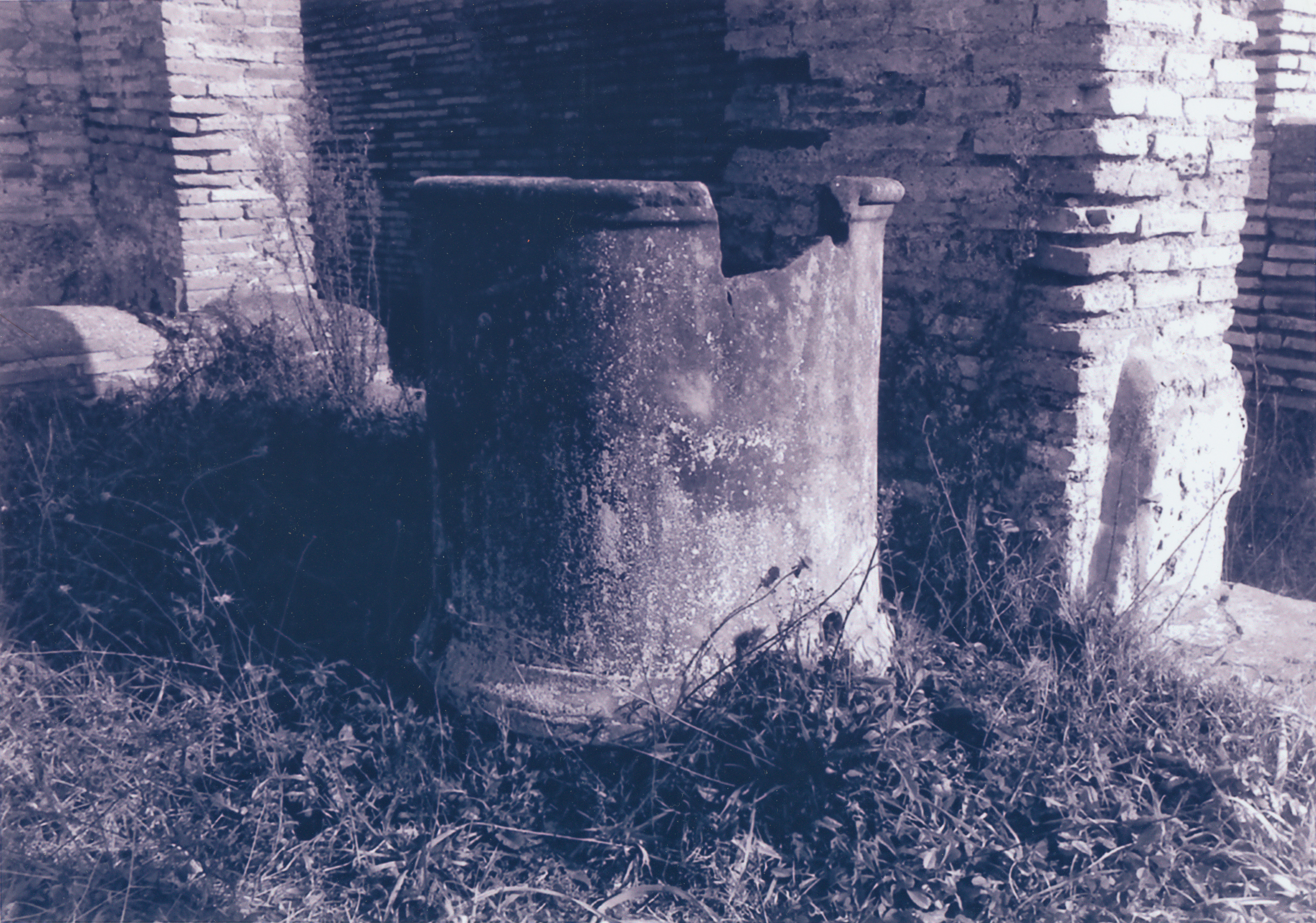 Basin shaped as a well head in the garden of the Domus Fulminata